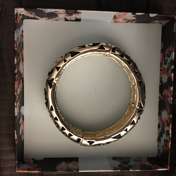 Bracelet - Picture 1 of 3